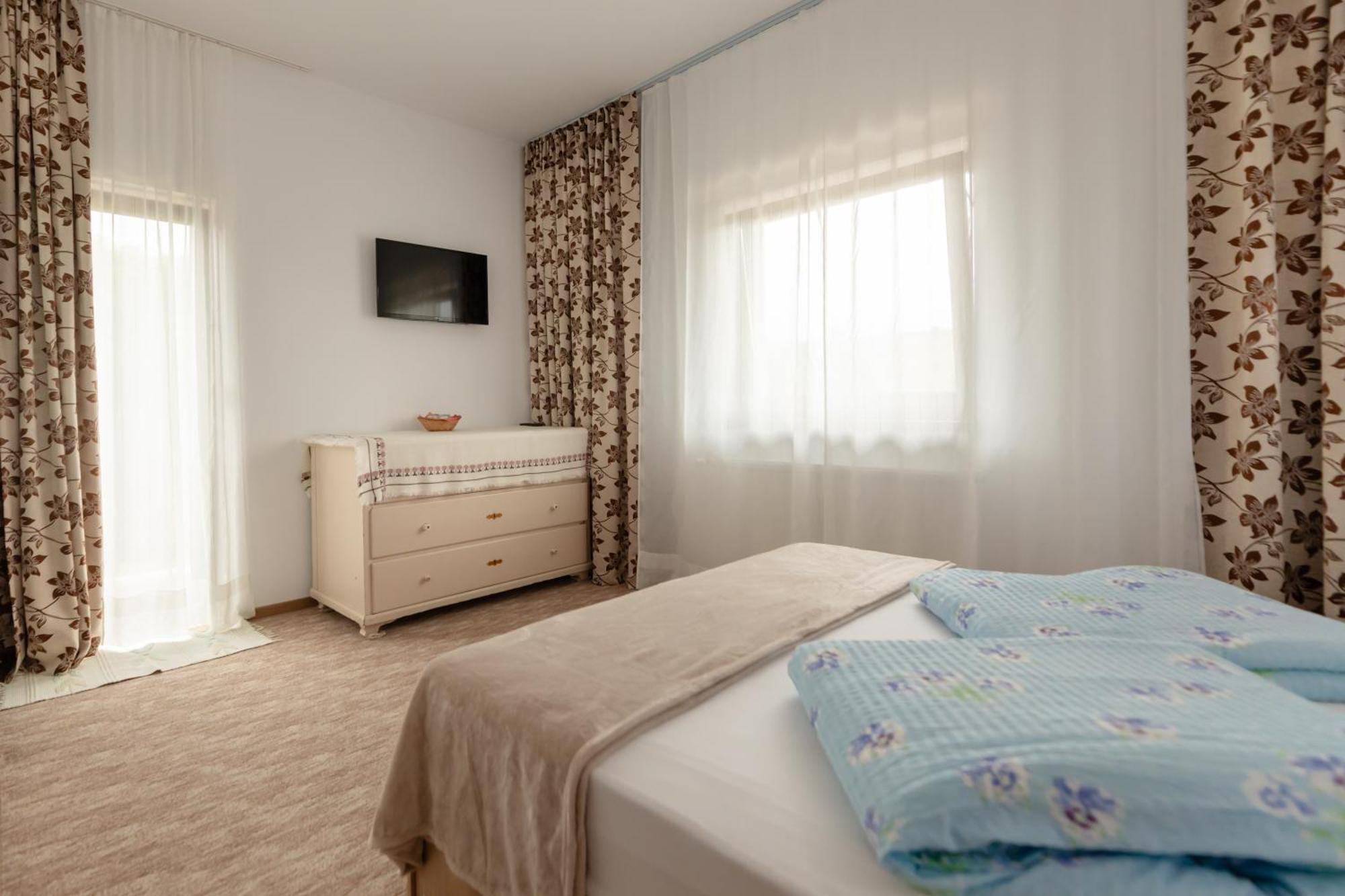 Pensiunea Trei Stejari Slimnic Exterior foto